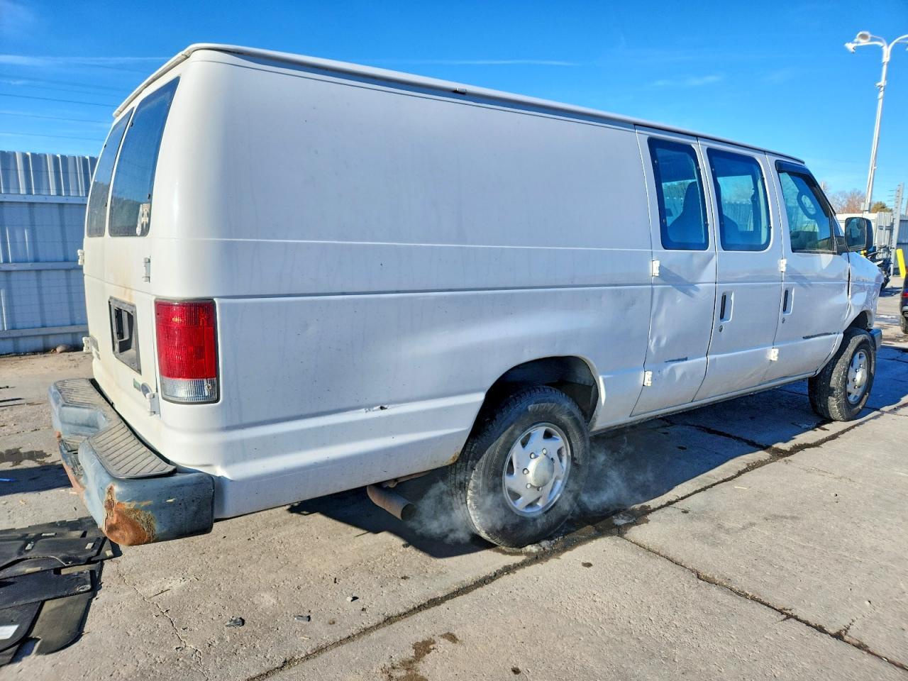 2011 Ford Econoline E250 Van - Фото 3