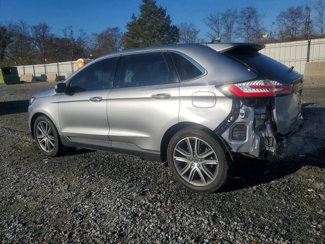 2022 Ford Edge Titanium - Фото 2