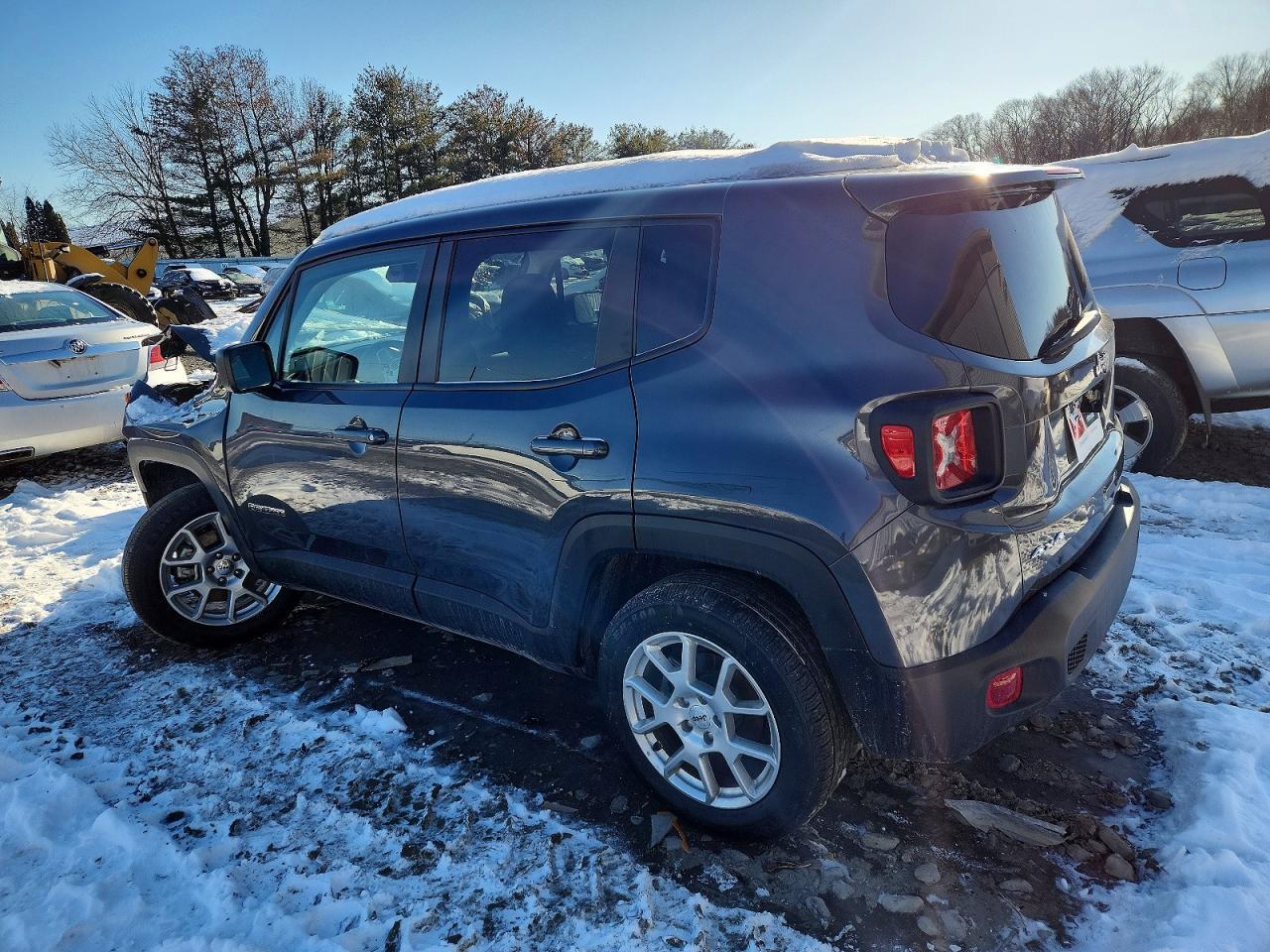 2023 Jeep Renegade Latitude - Фото 2