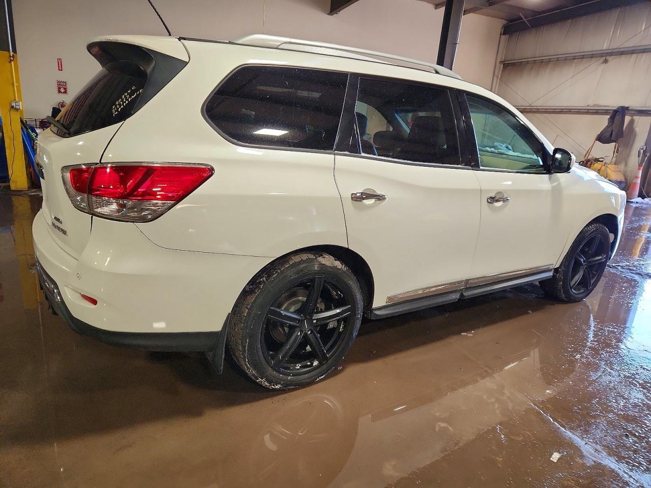 2014 Nissan Pathfinder S - Фото 3