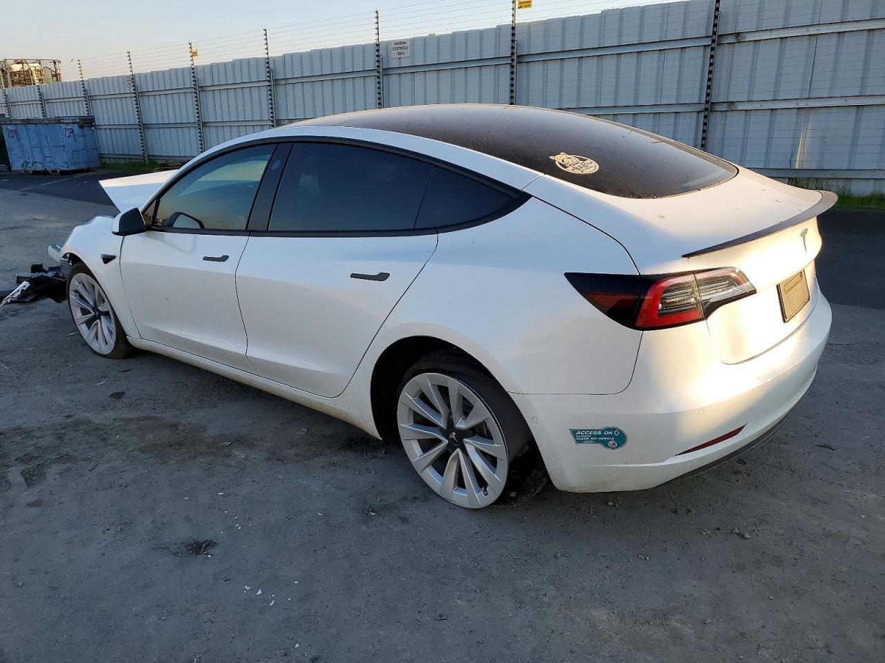 2022 Tesla Model 3 - Фото 2