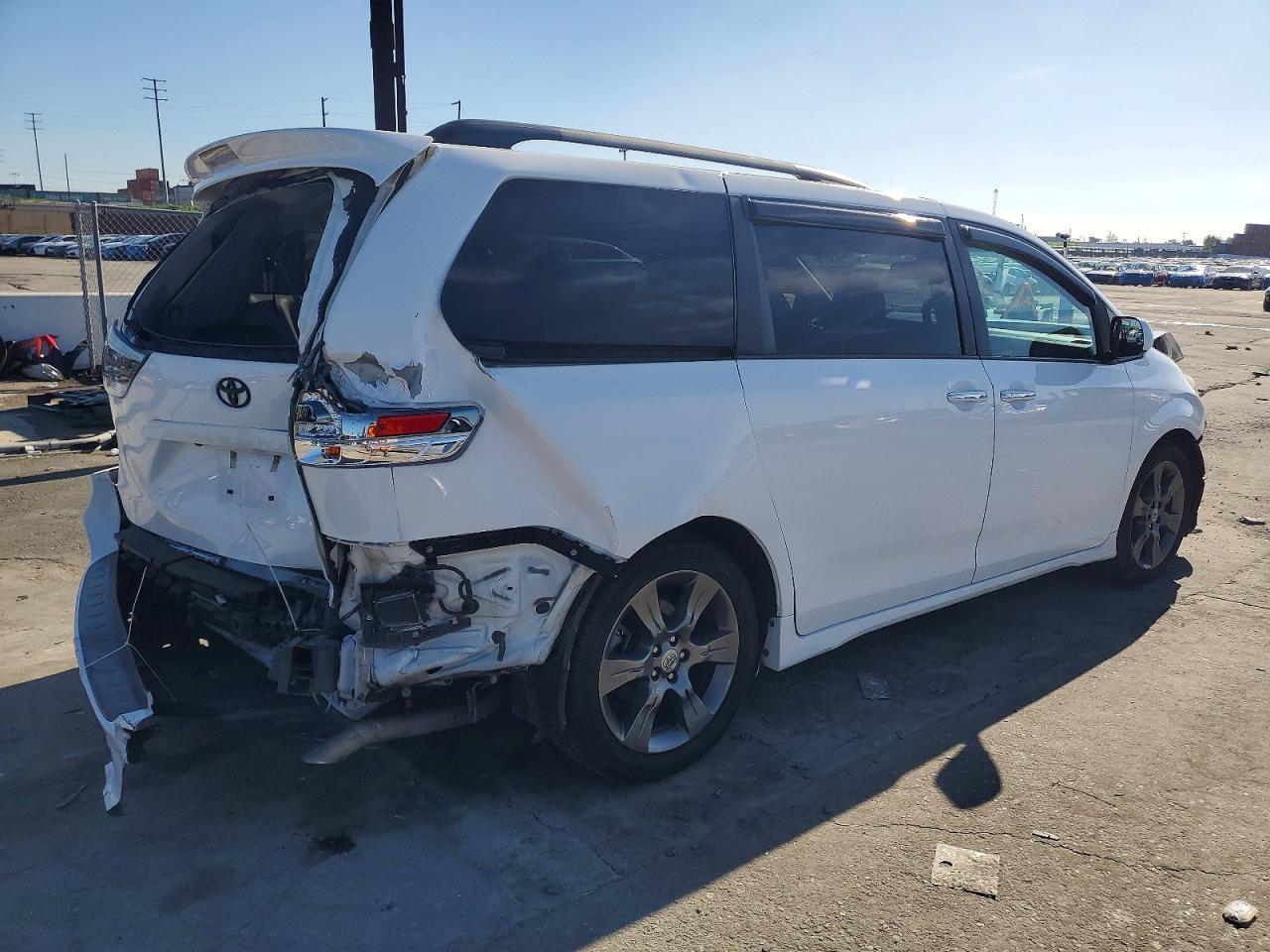 2016 Toyota Sienna Se Premium - Image 3