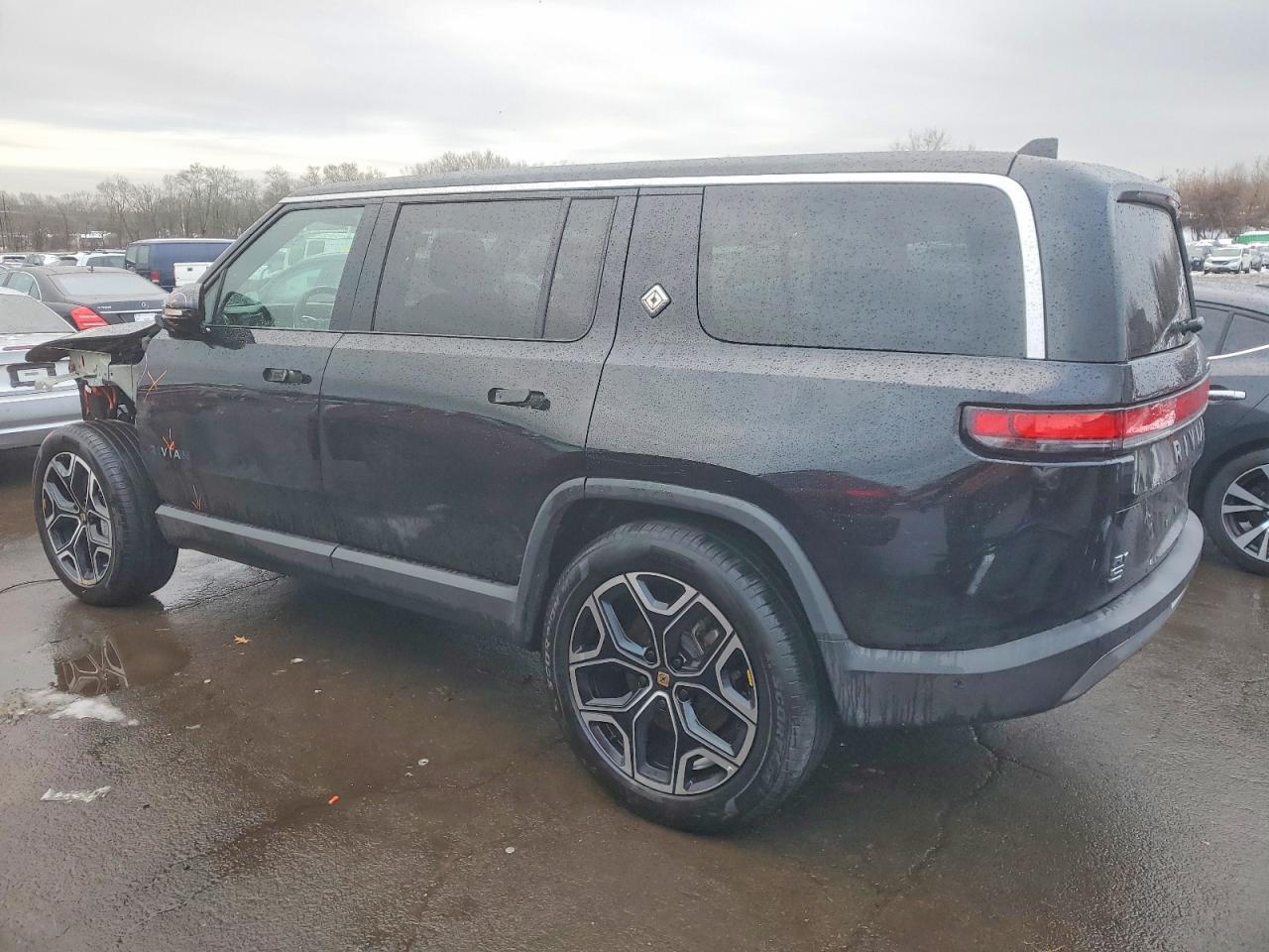 2025 Rivian R1S Adventure - Image 2