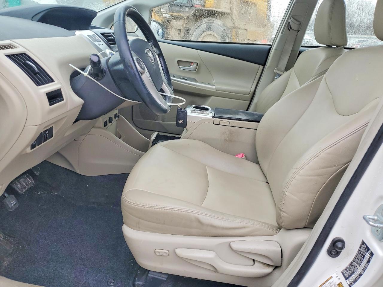 2013 Toyota Prius V - Image 7