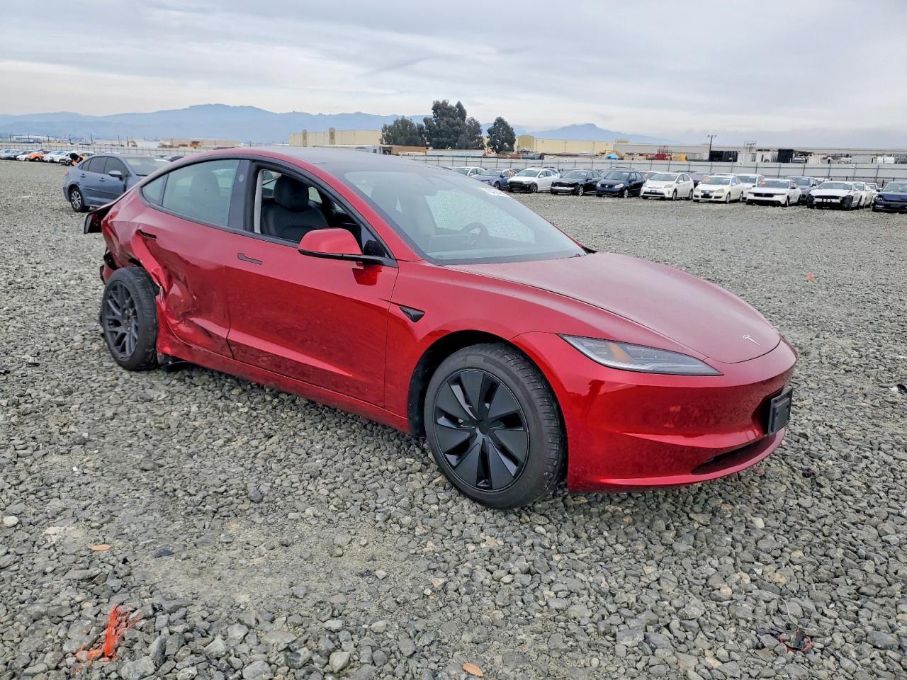 2025 Tesla Model 3 - Фото 4