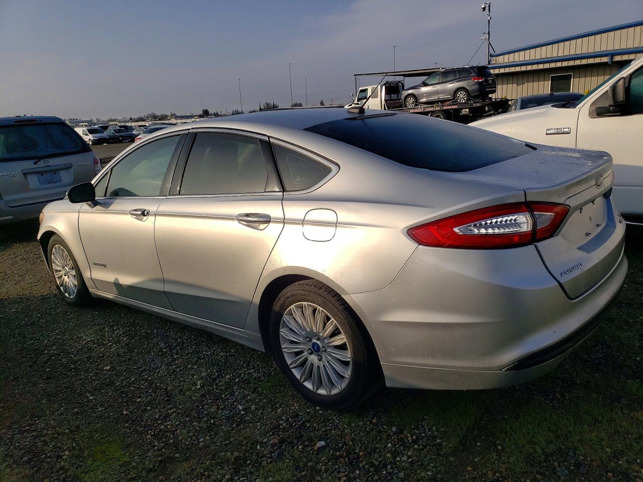 2013 Ford Fusion Se Hybrid - Image 2