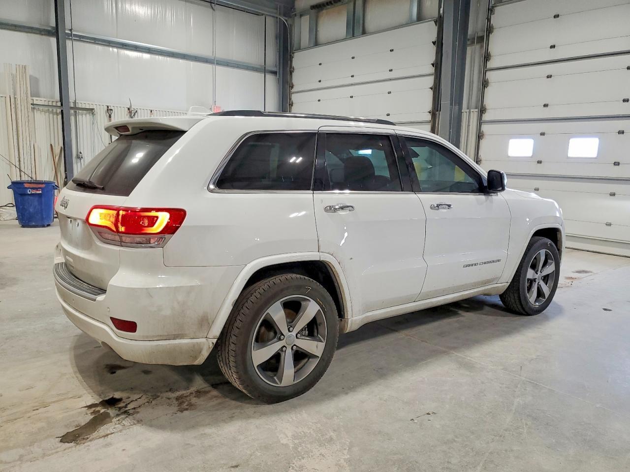 2015 Jeep Grand Cherokee Overland - Image 3