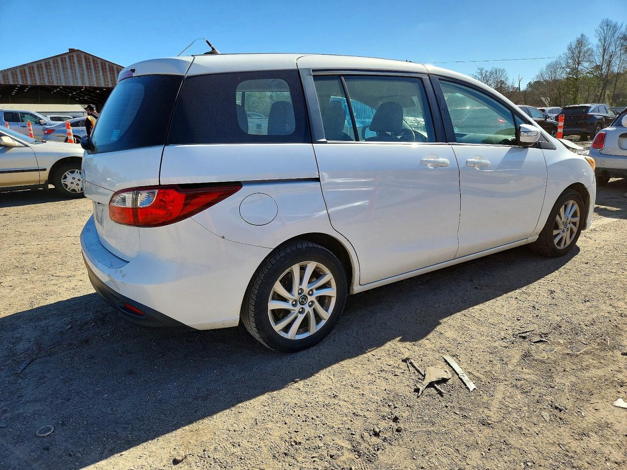 2015 Mazda 5 Sport - Image 3