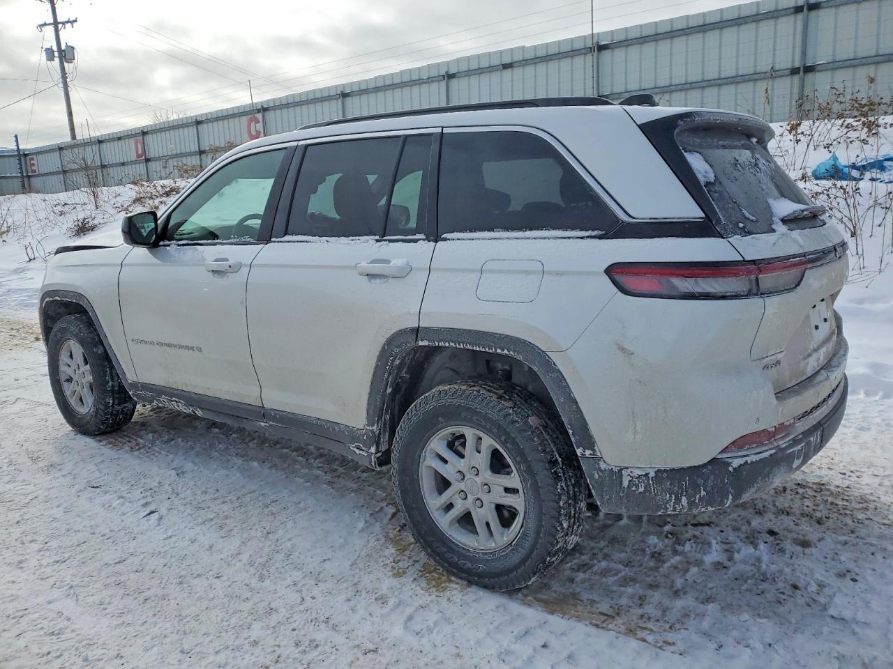 2025 Jeep Grand Cherokee Laredo - Image 2
