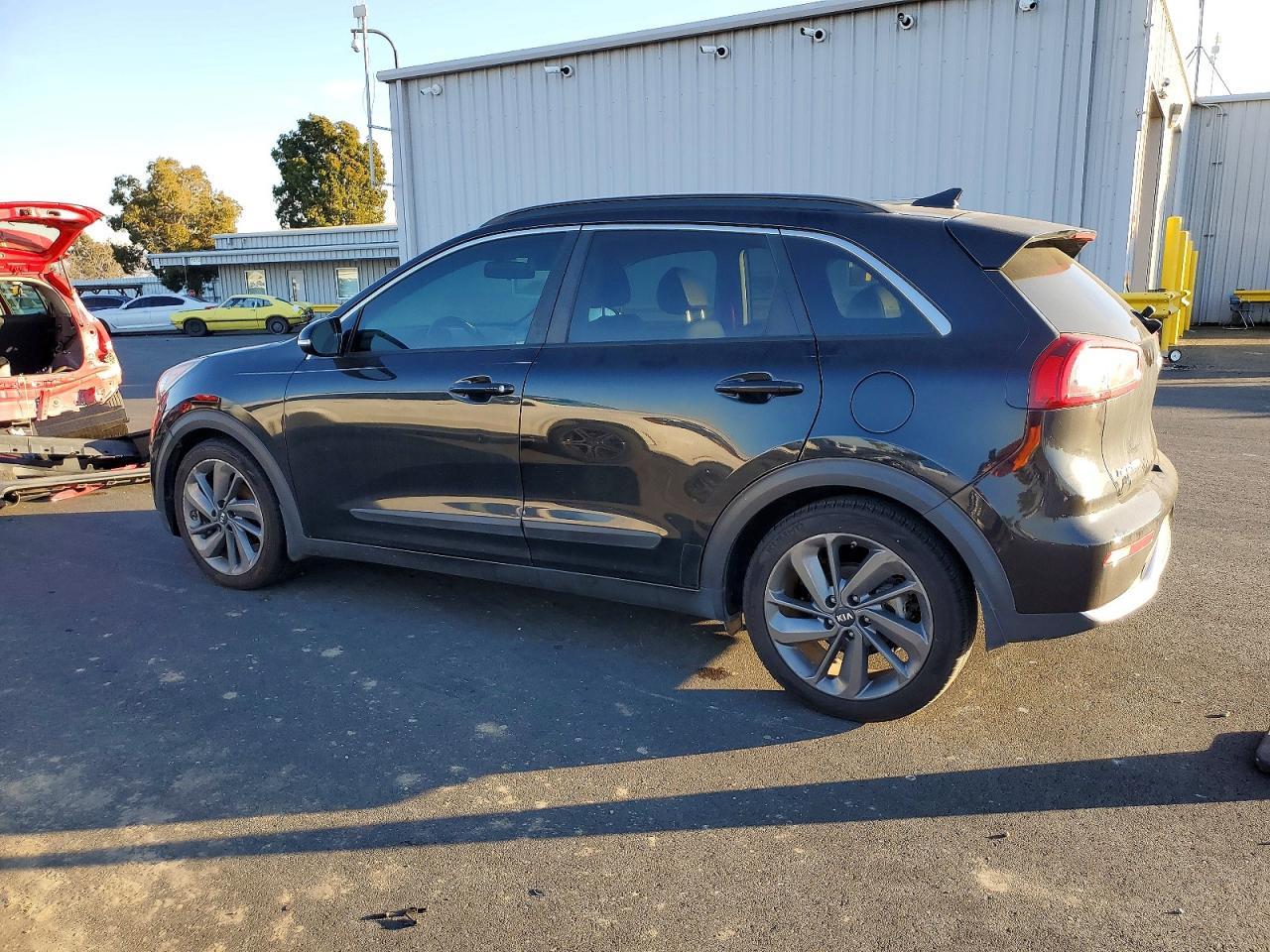 2017 Kia Niro Ex - Image 2