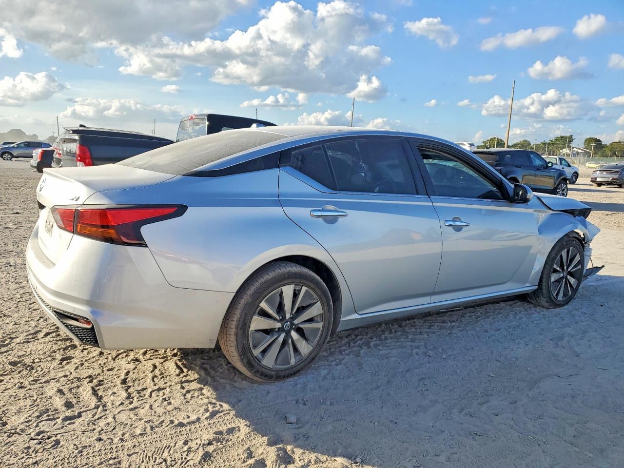 2022 Nissan Altima Sv - Image 3