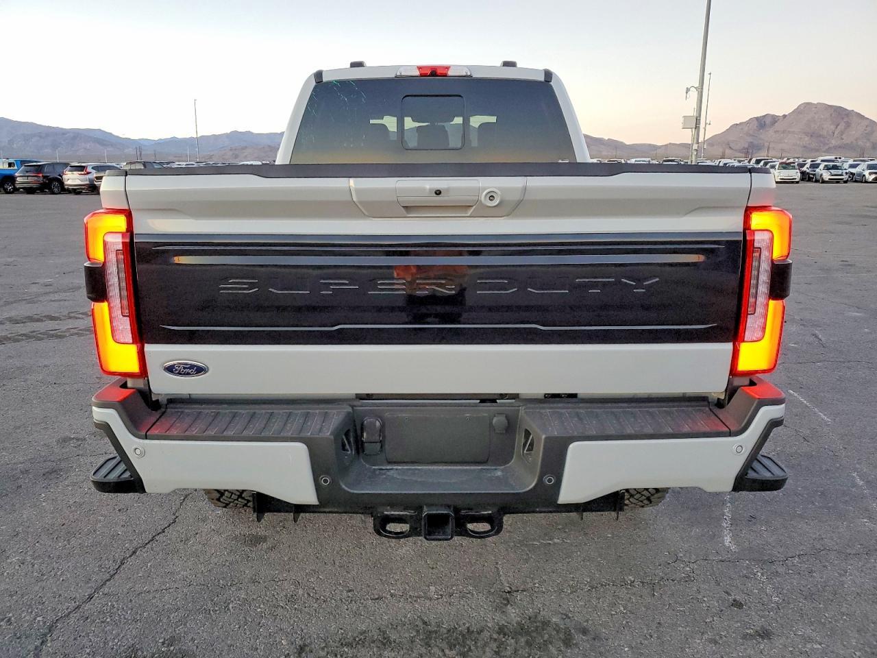 2026 Ford F350 Super Duty - Фото 6