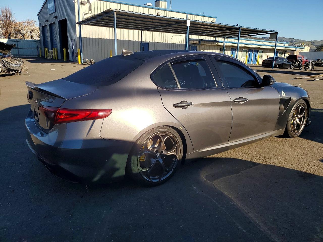 2019 Alfa Romeo Giulia Ti - Фото 3