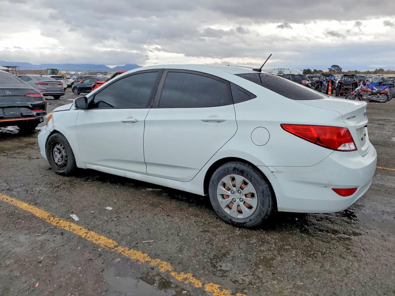 2016 Hyundai Accent Se - Image 2