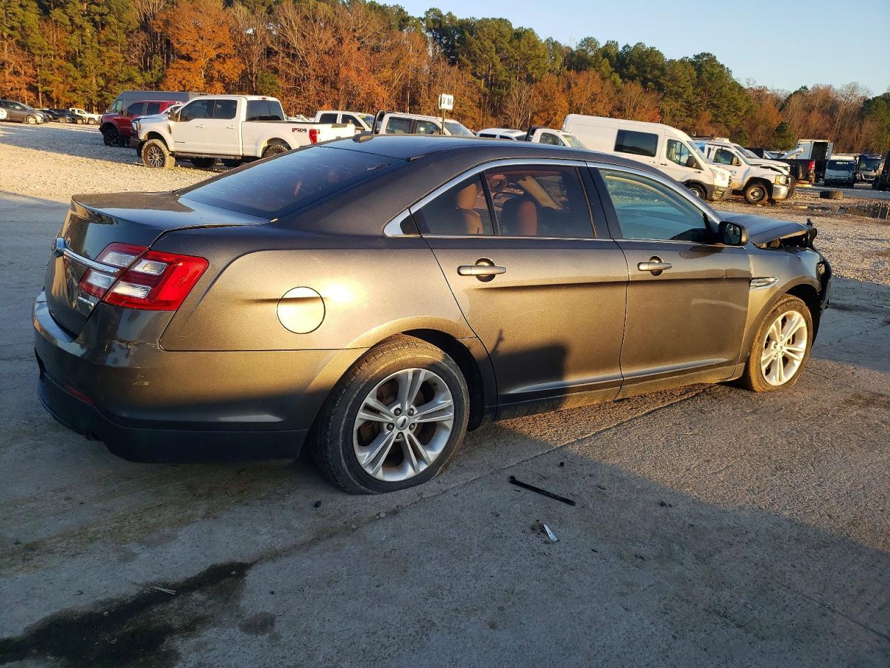 2018 Ford Taurus Se - Фото 3