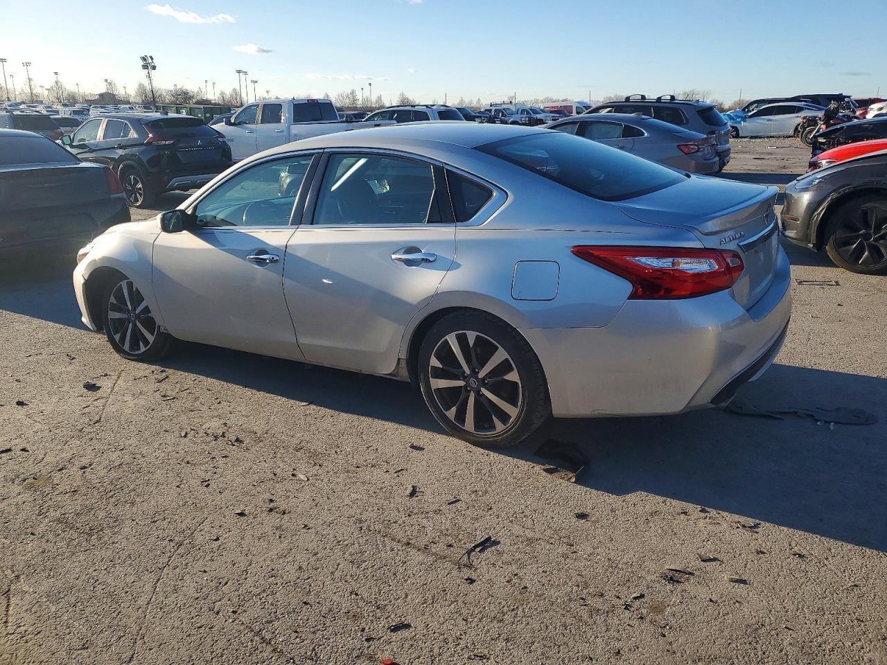 2016 Nissan Altima 2.5 - Фото 2