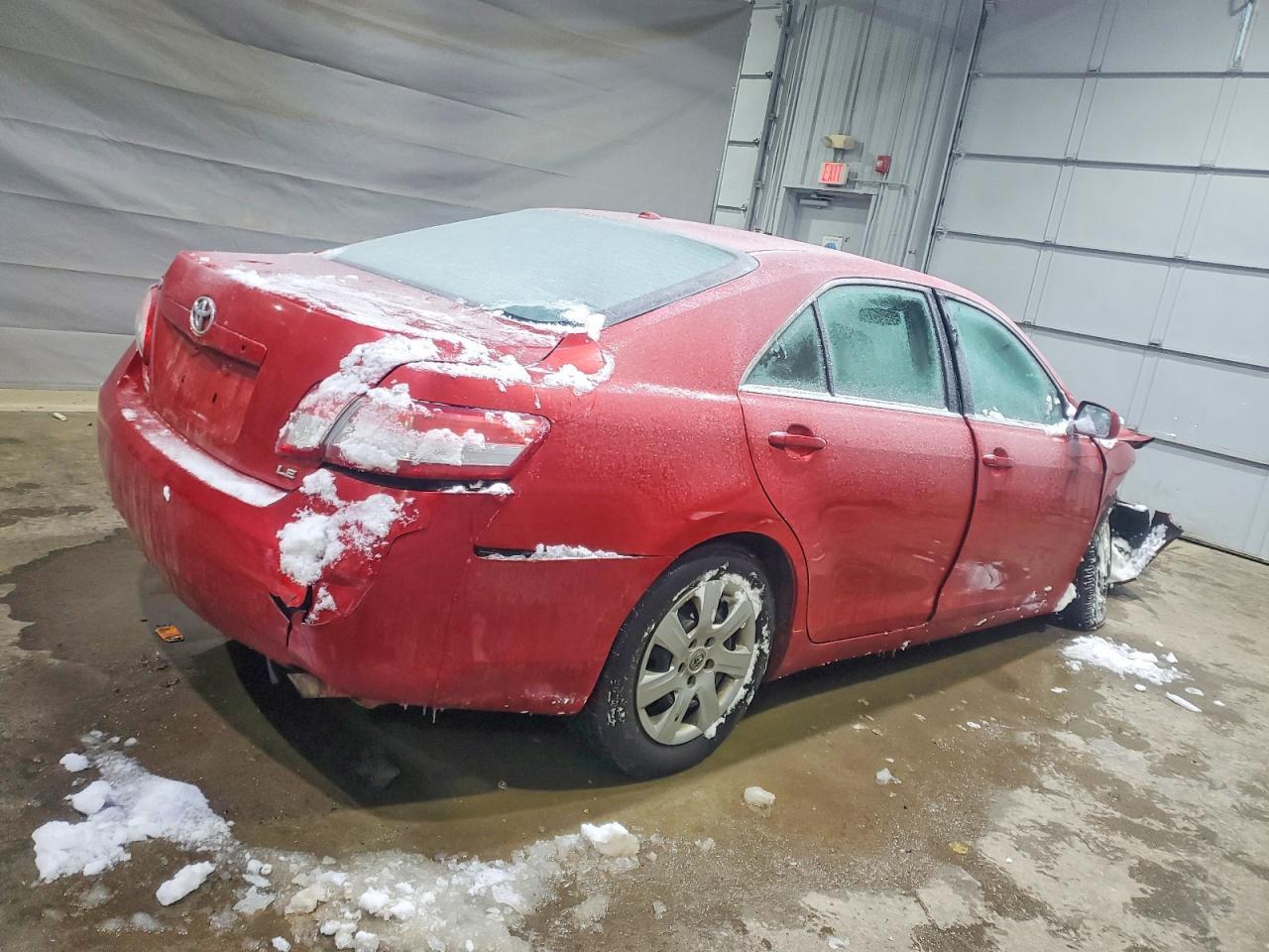 2010 Toyota Camry Le - Фото 3