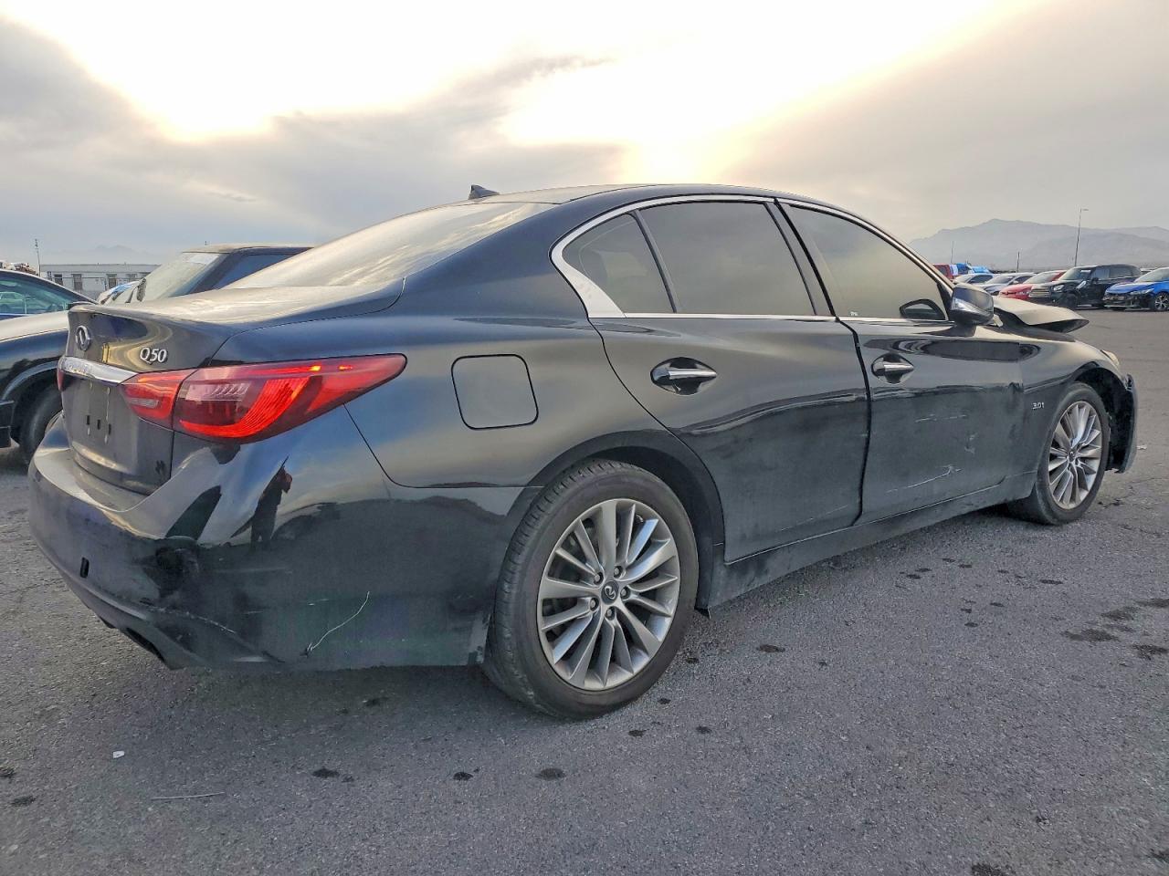 2018 Infiniti Q50 Luxe - Image 3