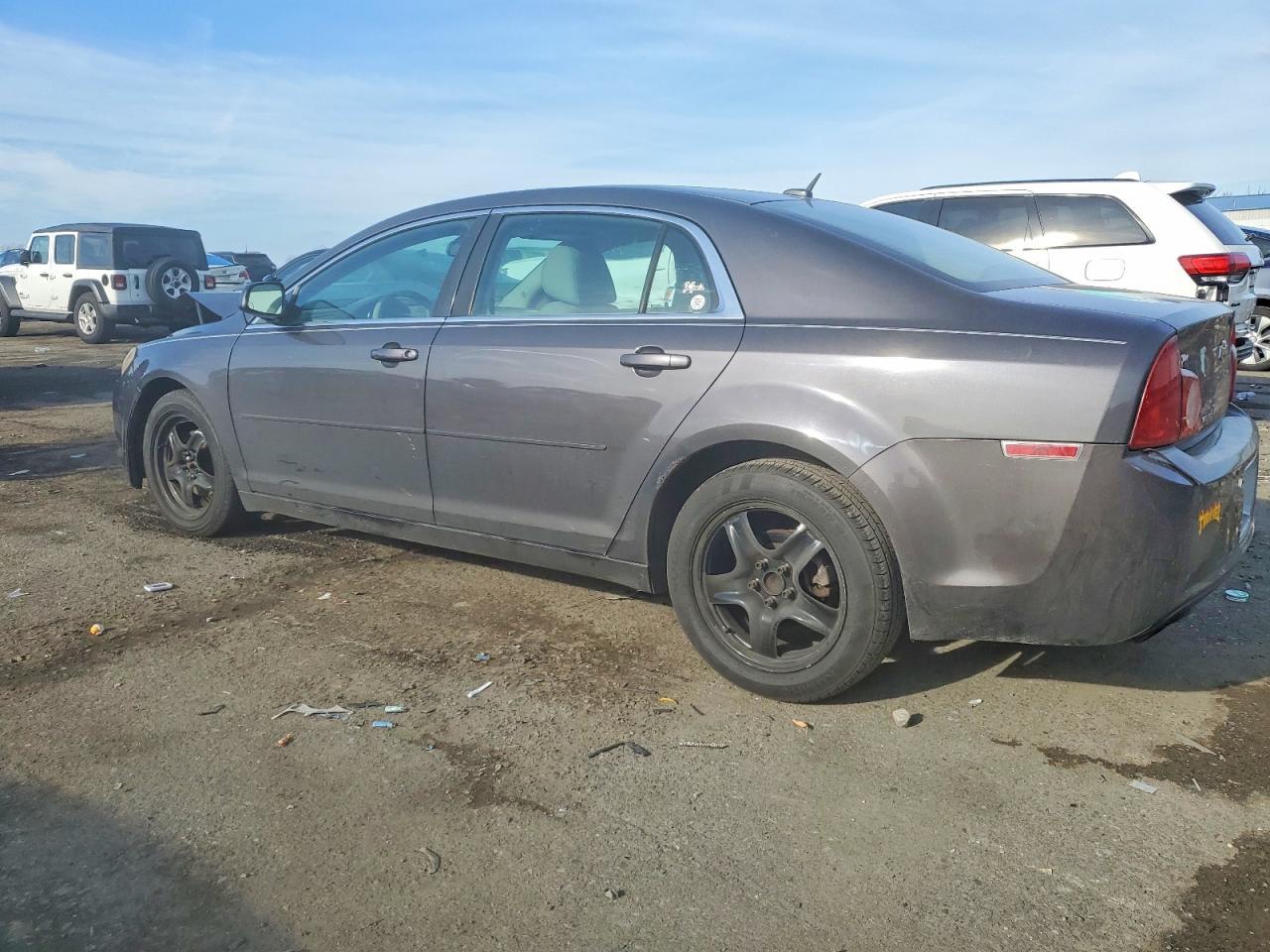 2010 Chevrolet Malibu Ls - Фото 2