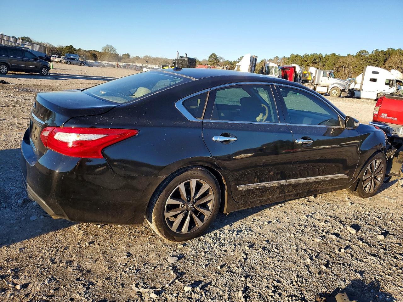 2016 Nissan Altima 2.5 - Image 3