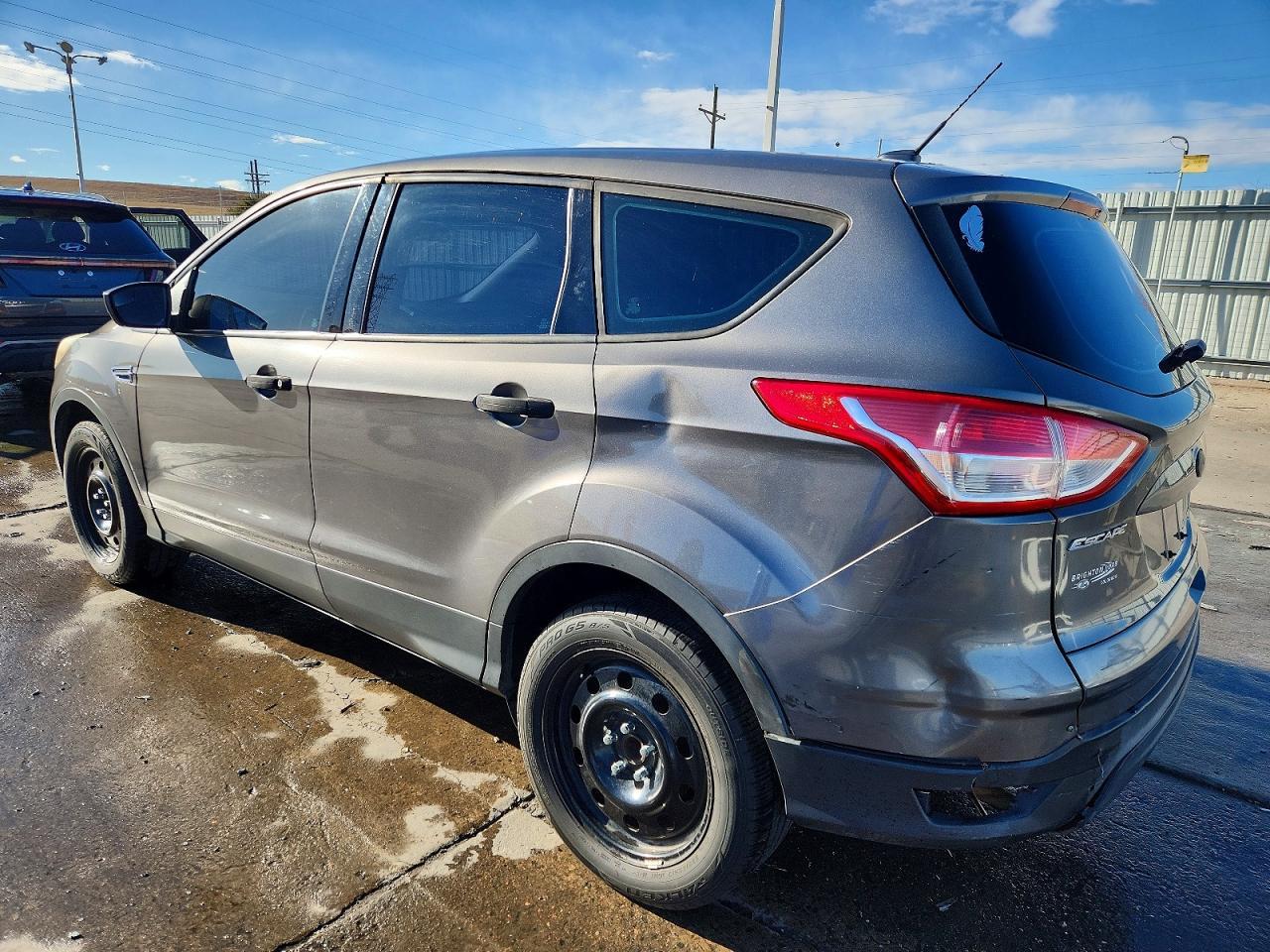 2013 Ford Escape S - Фото 2