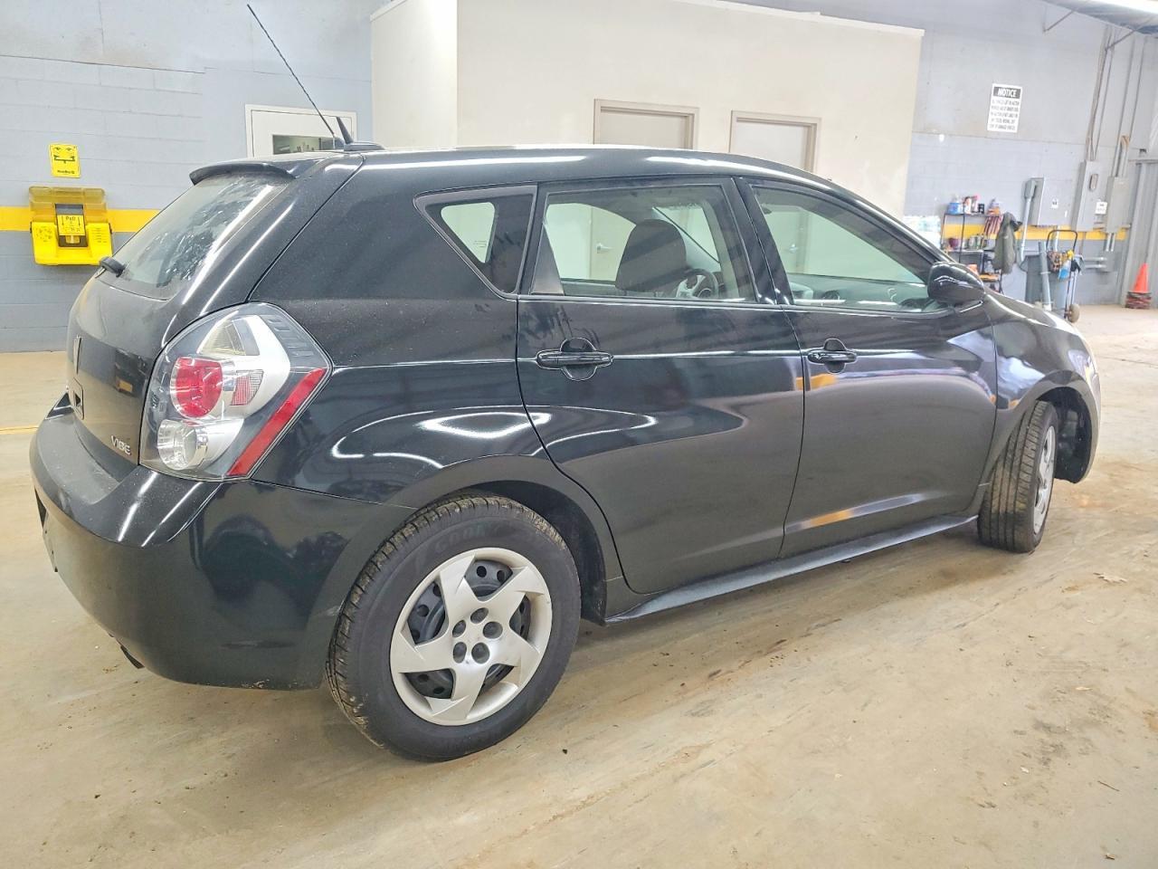2009 Pontiac Vibe - Image 3