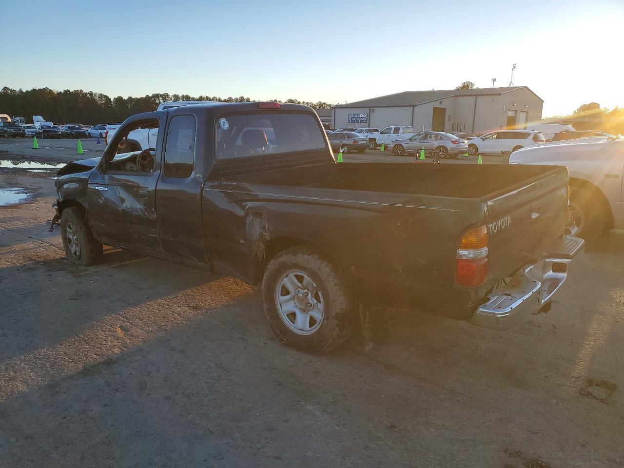 2003 Toyota Tacoma Xtracab - Image 2
