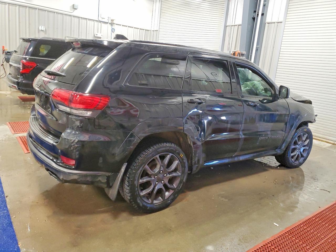 2020 Jeep Grand Cherokee Overland - Фото 3