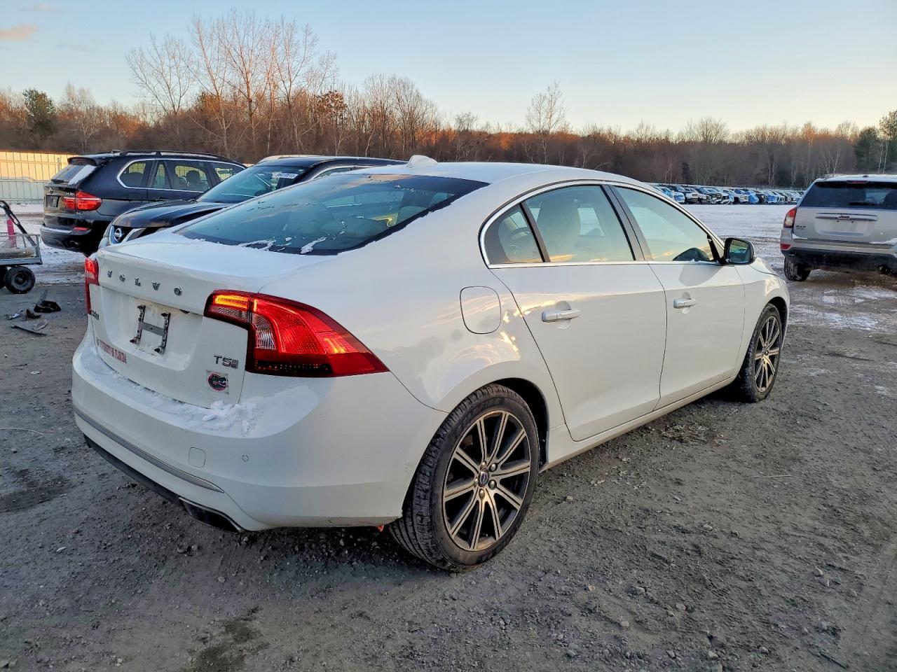 2017 Volvo S60 Premier - Фото 3