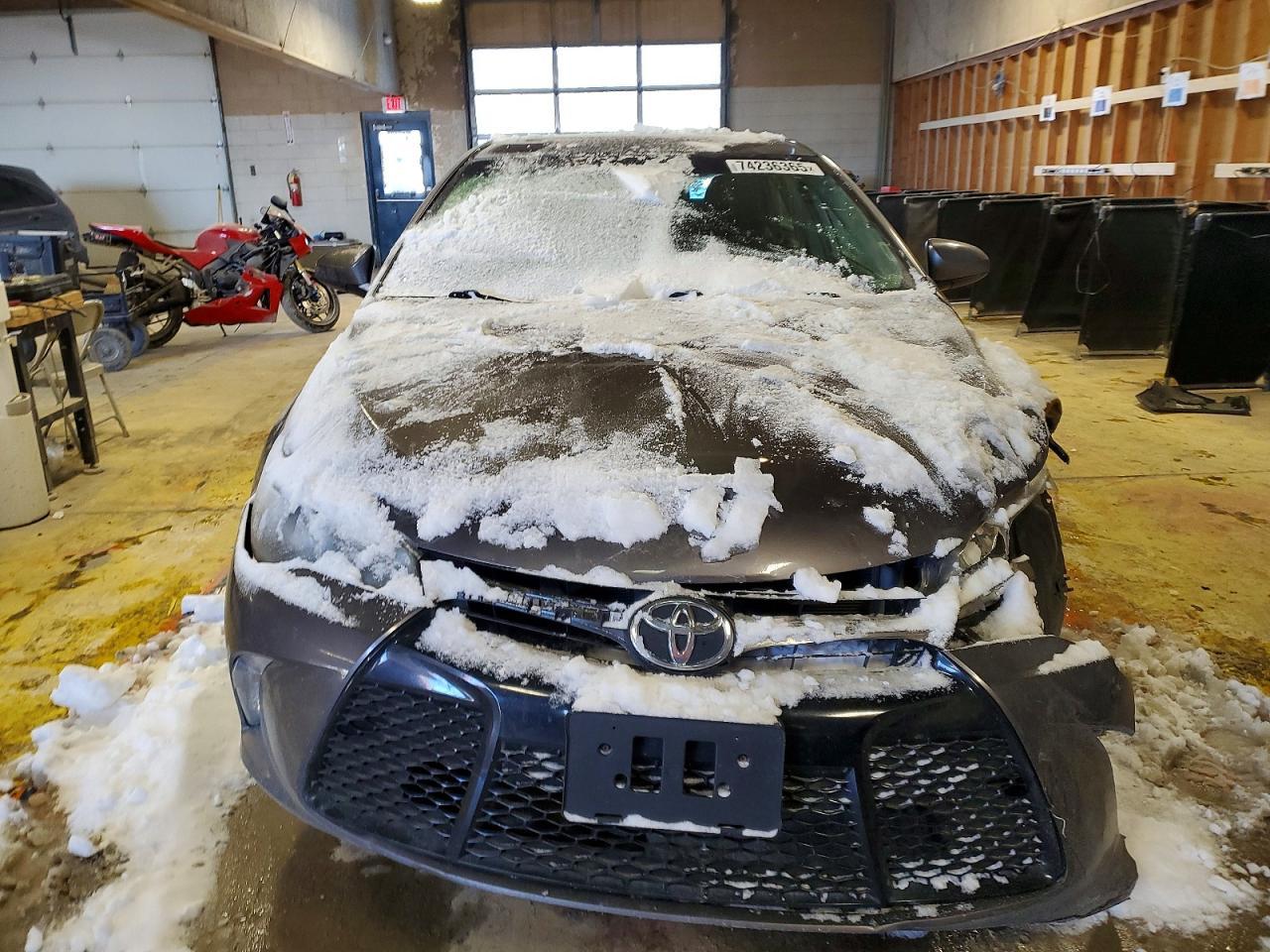 2016 Toyota Camry Le - Фото 5