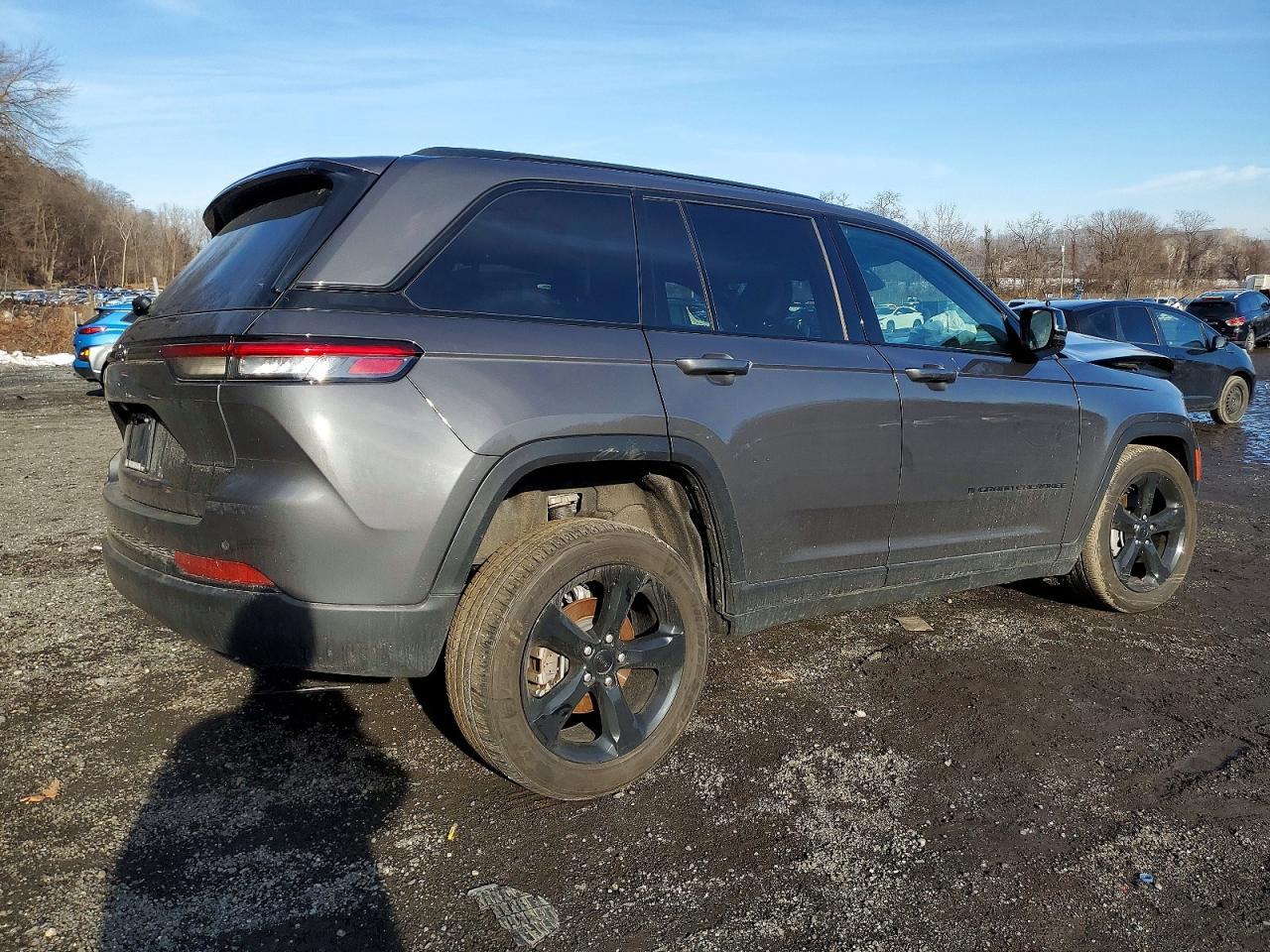2024 Jeep Grand Cherokee Laredo - Image 3