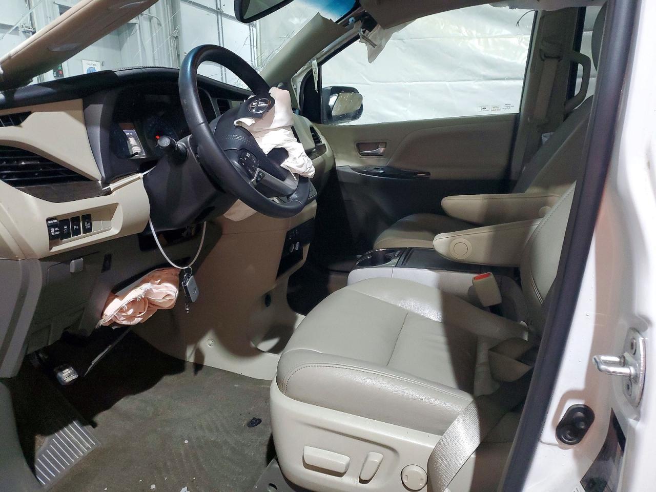 2017 Toyota Sienna Xle - Фото 7