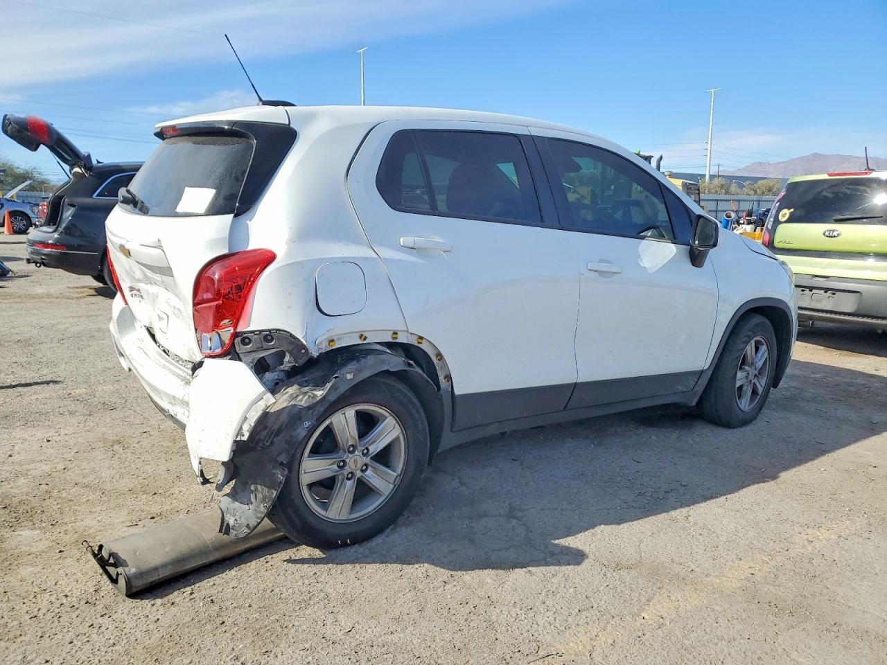 2020 Chevrolet Trax Ls - Image 3