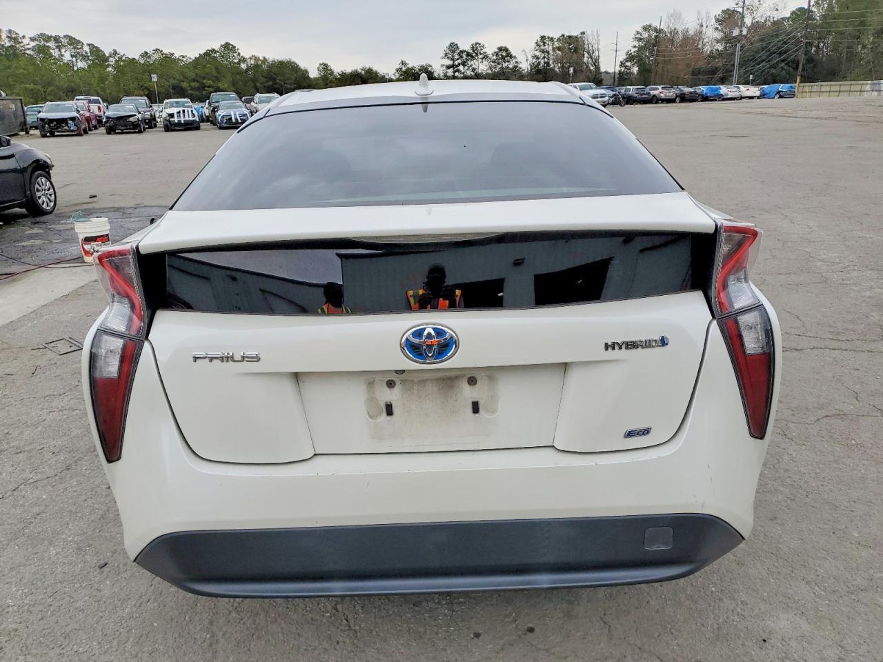 2016 Toyota Prius Two Eco - Image 6
