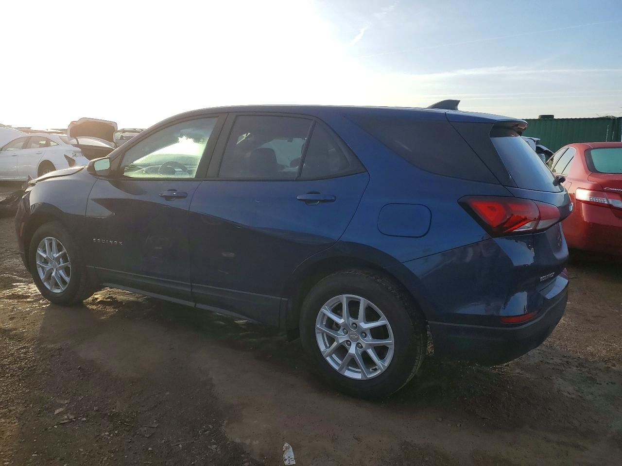 2022 Chev Equinox Ls - Image 2