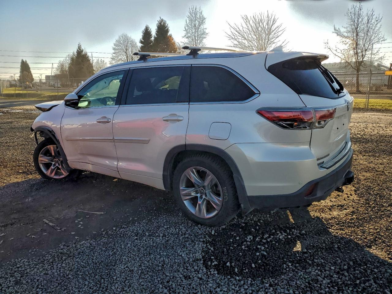 2016 Toyota Highlander Limited - Image 2