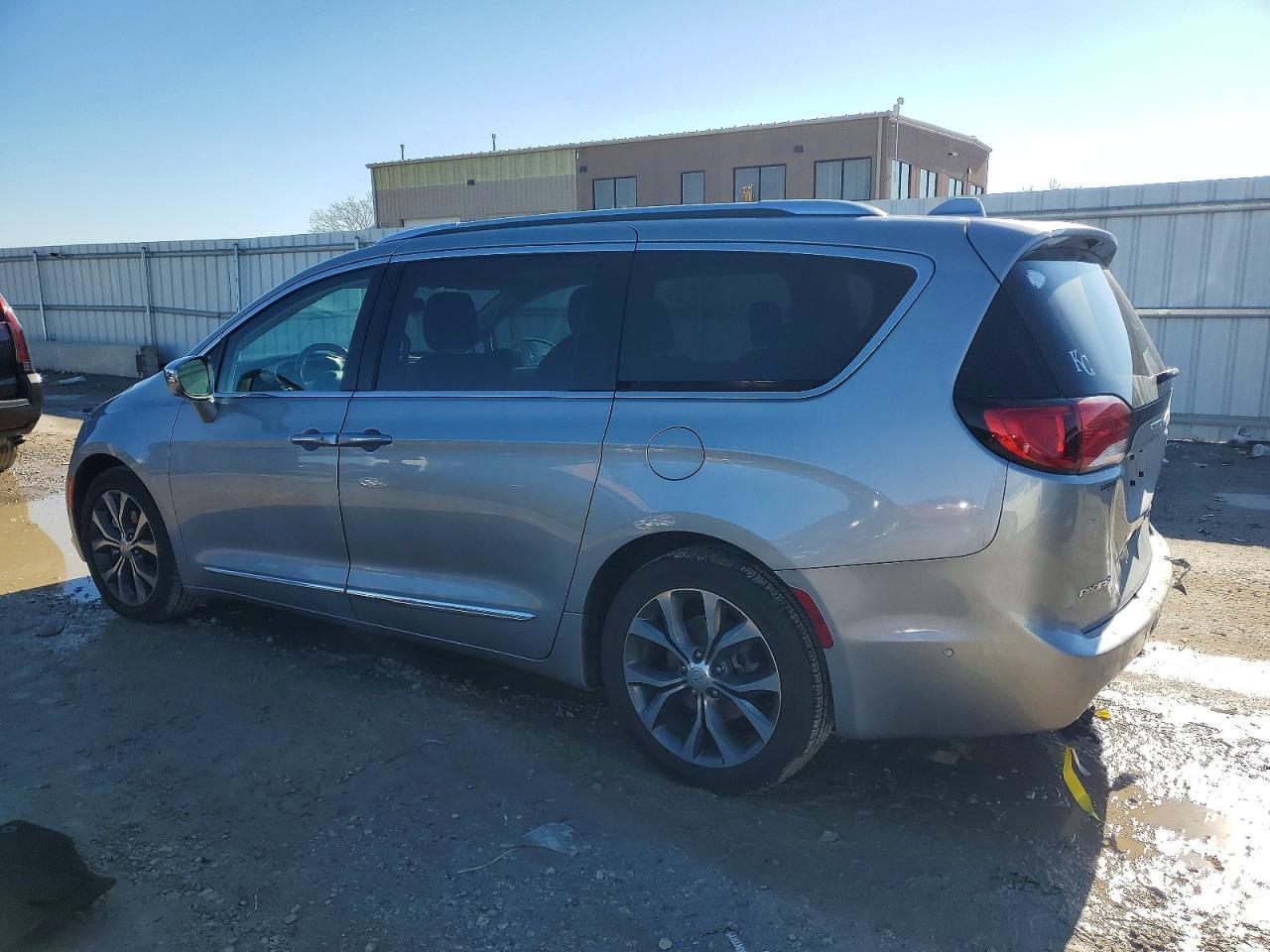 2018 Chrysler Pacifica Limited - Фото 2