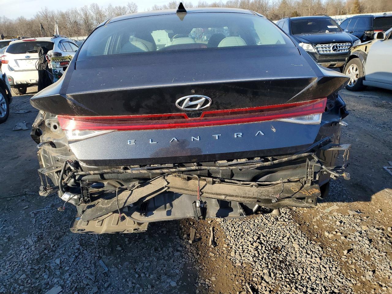 2021 Hyundai Elantra Limited - Image 6