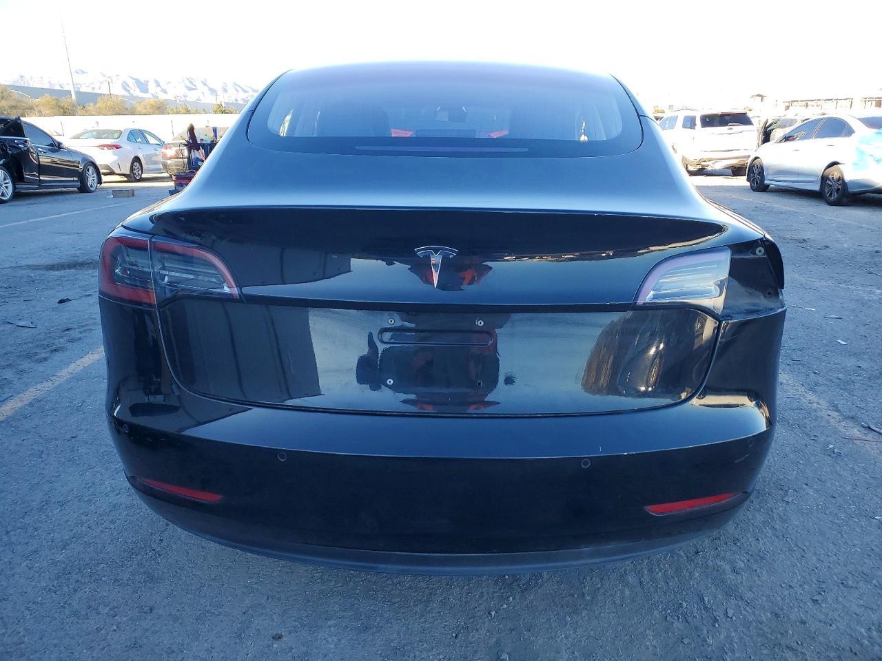 2018 Tesla Model 3 - Фото 6
