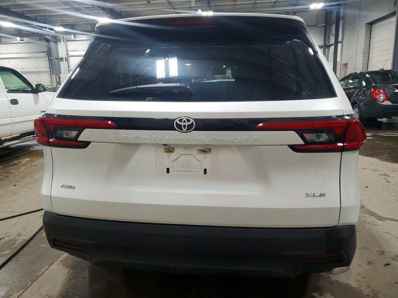 2024 Toyota Grand Highlander Xle - Image 6