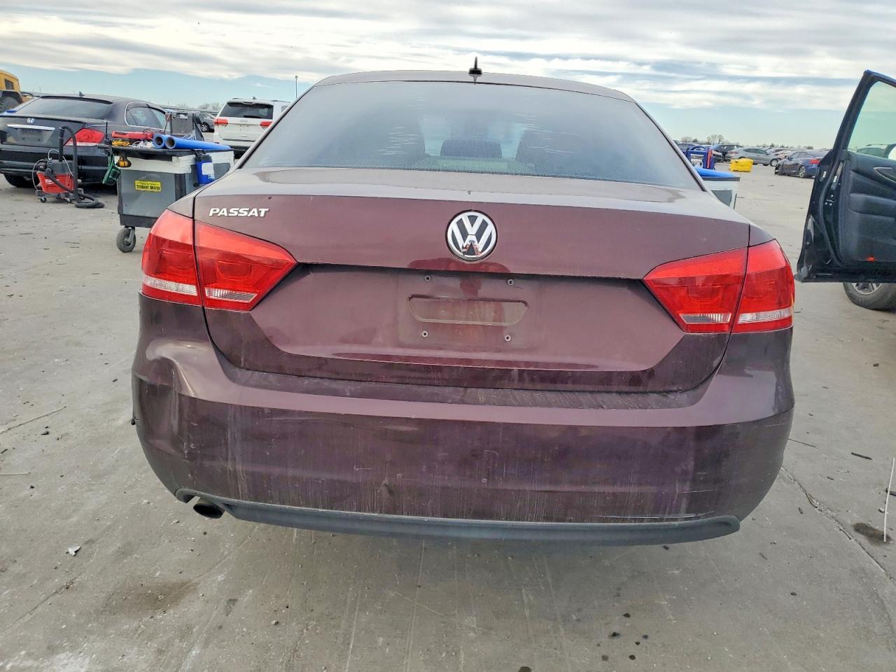 2013 Volkswagen Passat S - Image 6