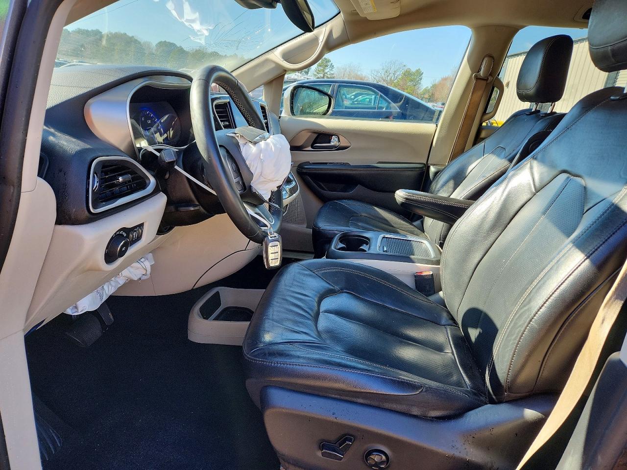 2022 Chrysler Pacifica Touring L - Image 7