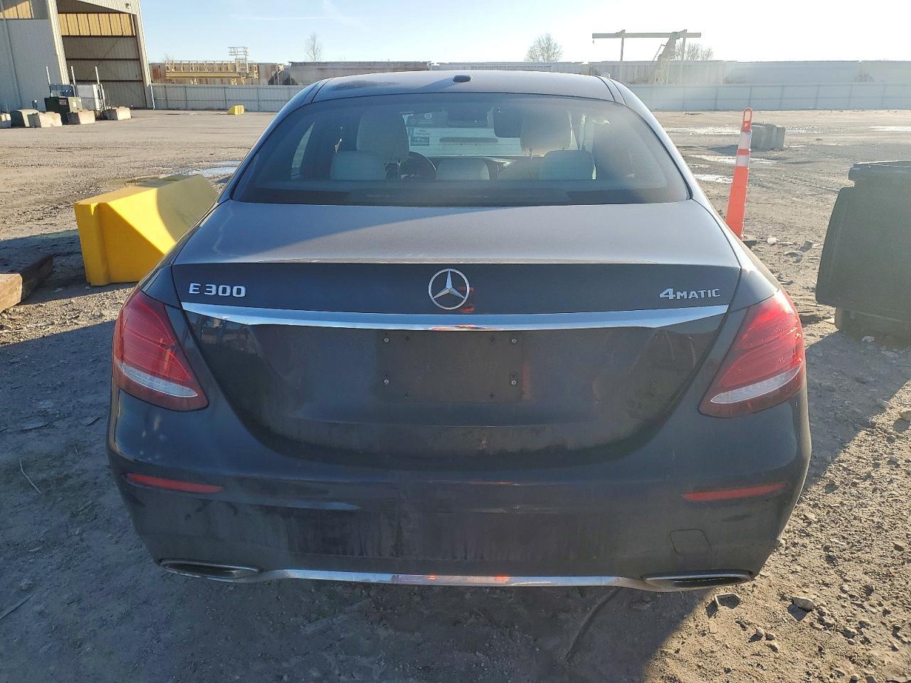 2017 Mercedes-Benz E 300 4Matic - Фото 6