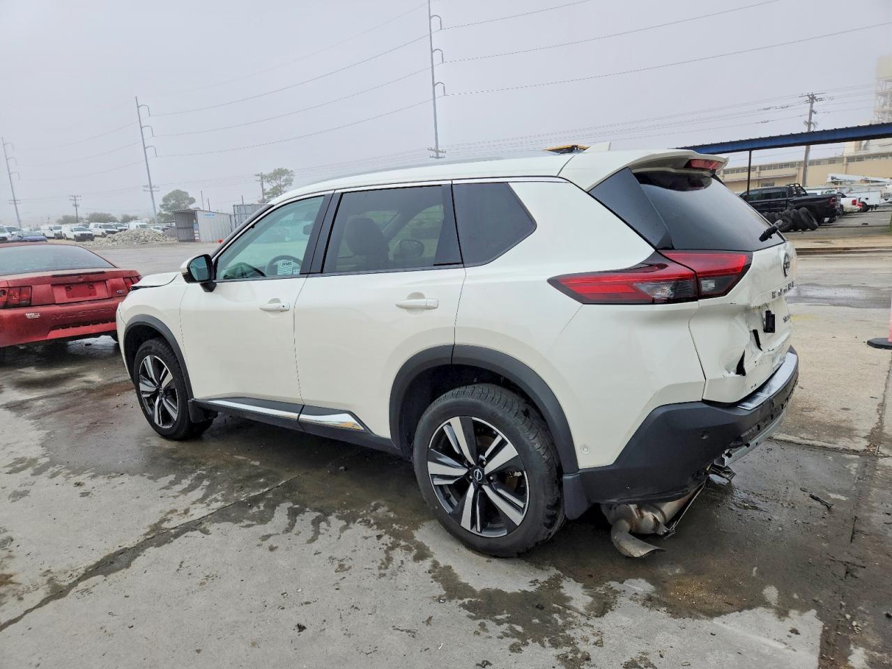 2023 Nissan Rogue Sl - Image 2