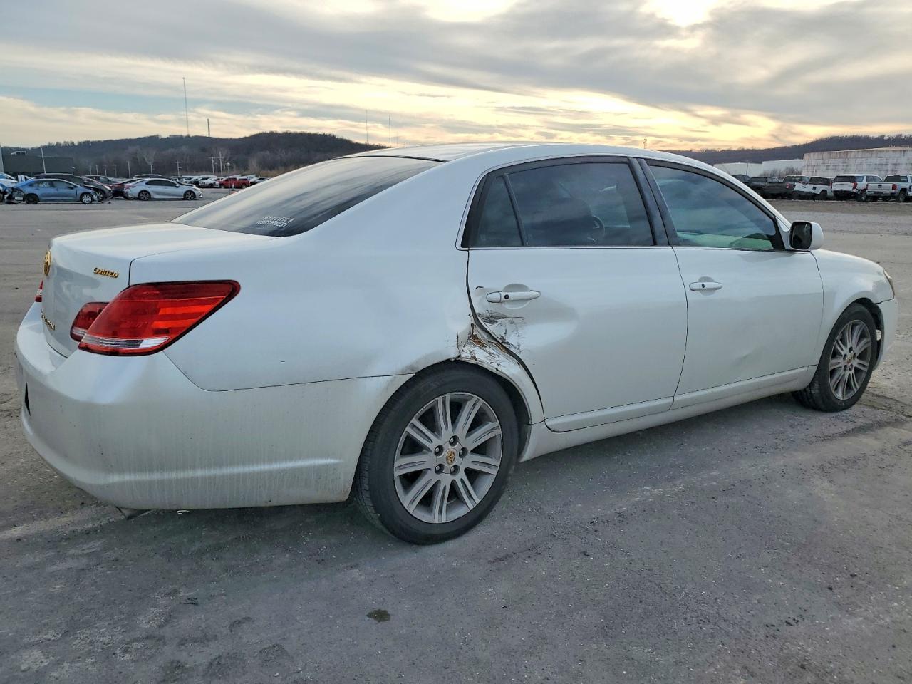 2005 Toyota Avalon Xl - Image 3
