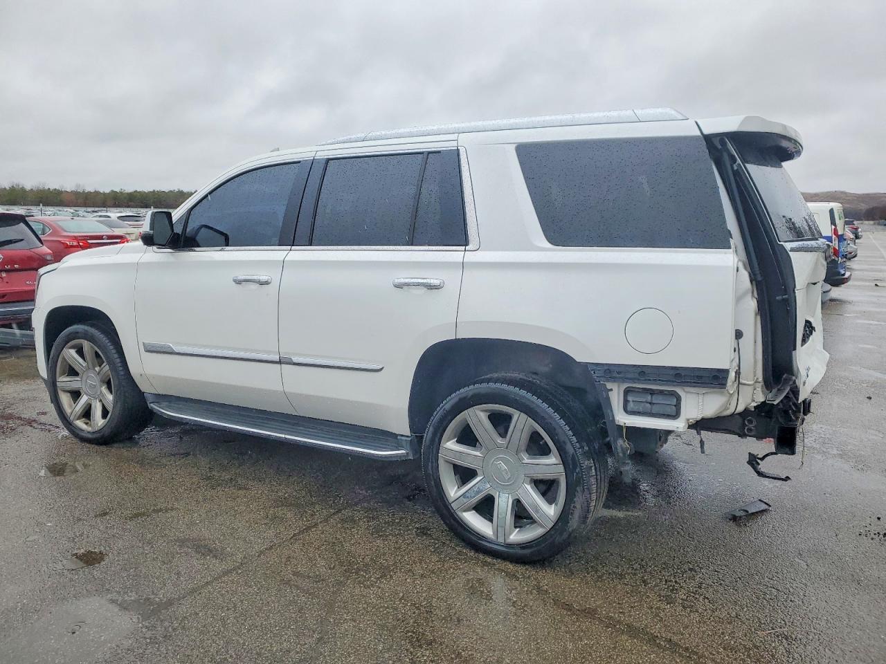 2018 Cadillac Escalade Luxury - Image 2