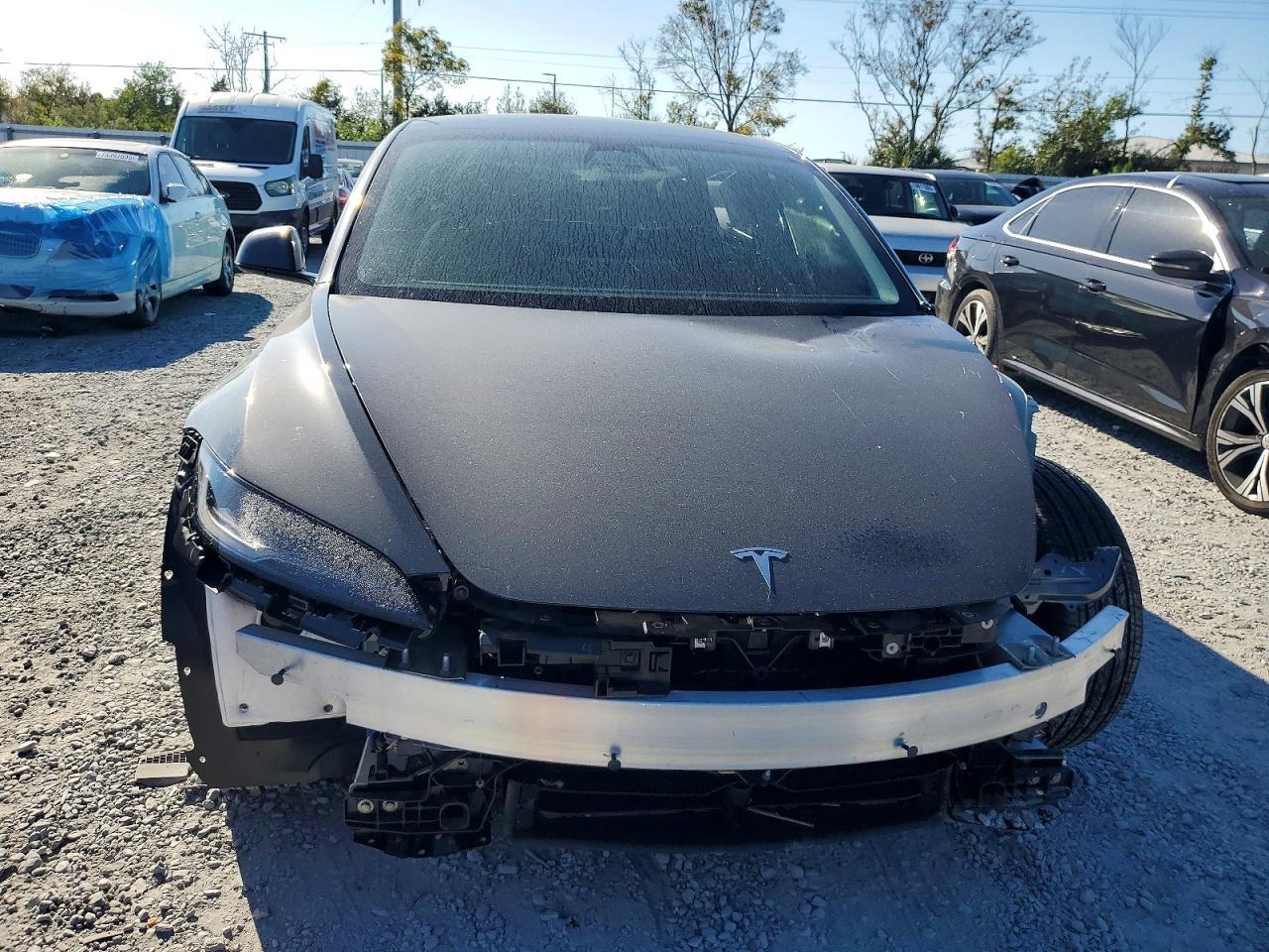 2025 Tesla Model 3 - Фото 5