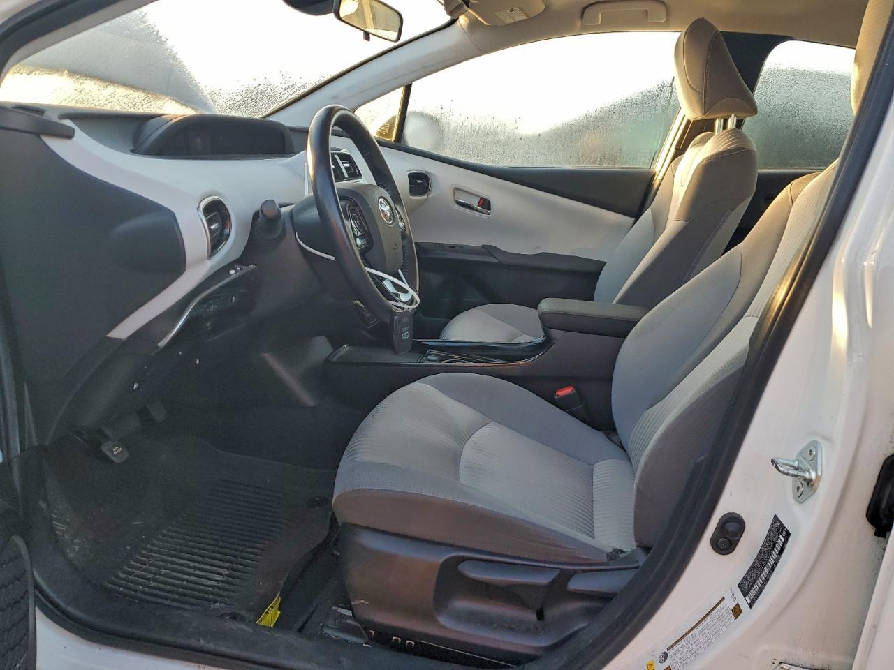 2021 Toyota Prius Prime Le - Image 7