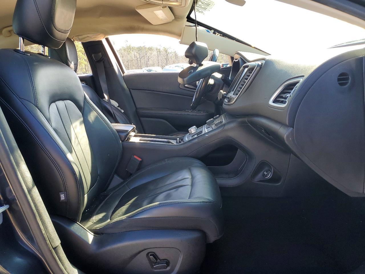 2017 Chrysler 200 Limited - Image 7