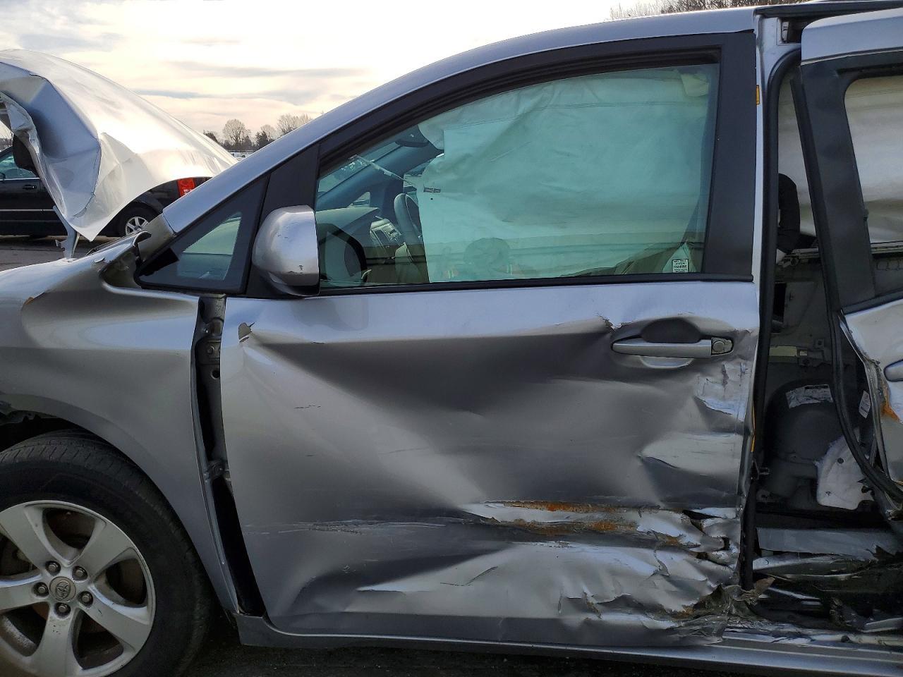 2012 Toyota Sienna Le - Image 7